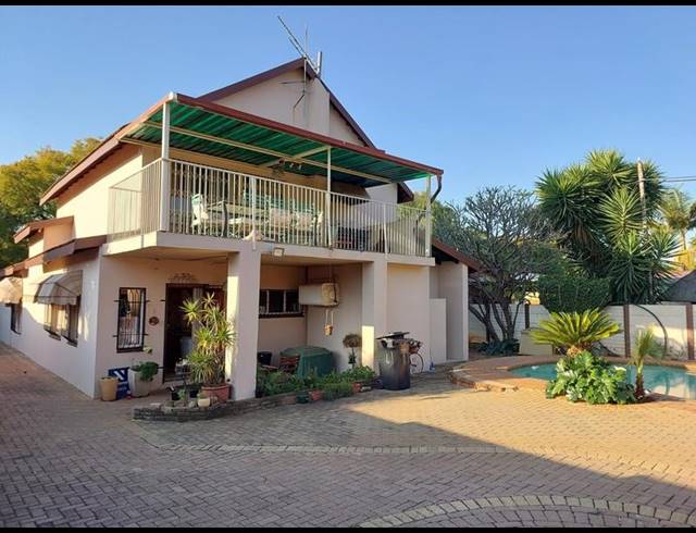 4 BEDROOM HOUSE FOR SALE IN PRETORIA GARDENS